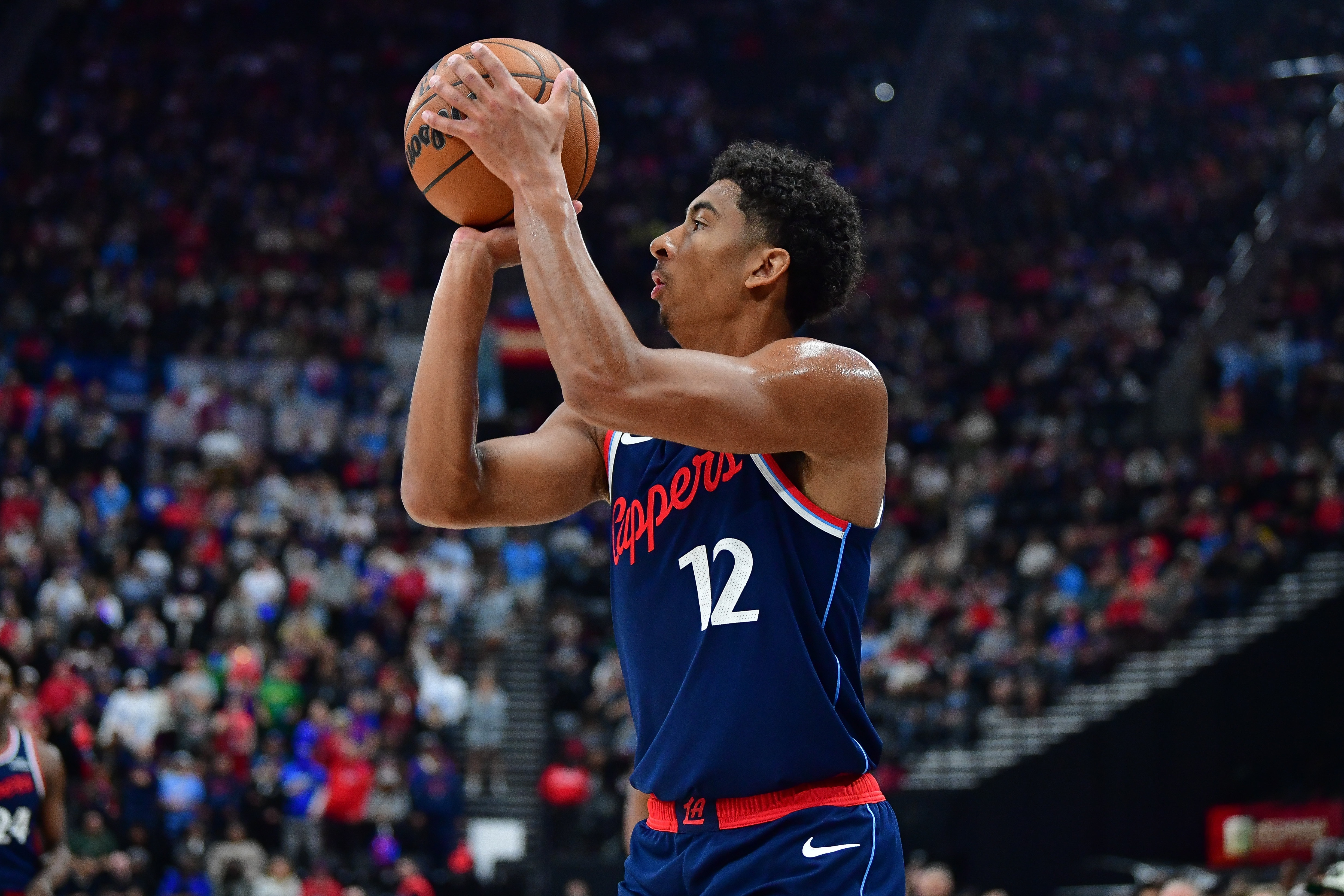 搜狐体育-冲击7连胜！快船战公牛 卡梅隆·克里斯蒂出战成疑 小卡等人缺席