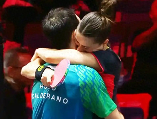 精彩赛事-巴西情侣档甜蜜相拥！乒坛混双格局打破，混双离了老祖能走多远？|雨果|高桥|申裕斌|高桥布鲁娜|新加坡_新浪体育_新浪新闻