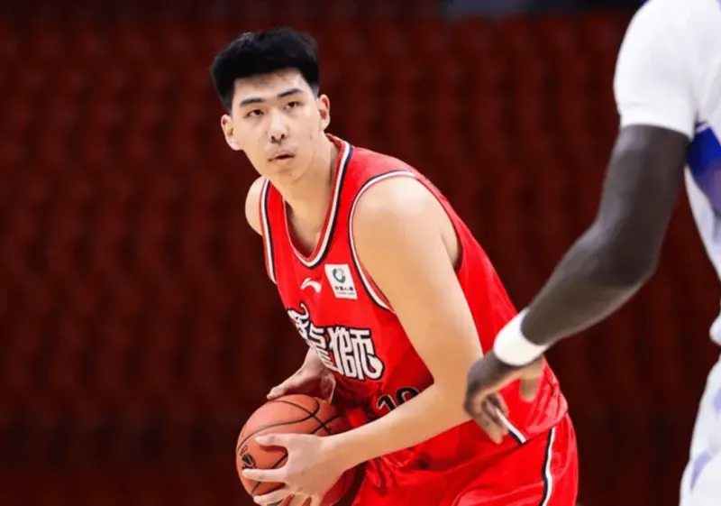 精彩赛事-徐昕出战23分钟，投篮4中4得到8分9篮板2助攻2盖帽